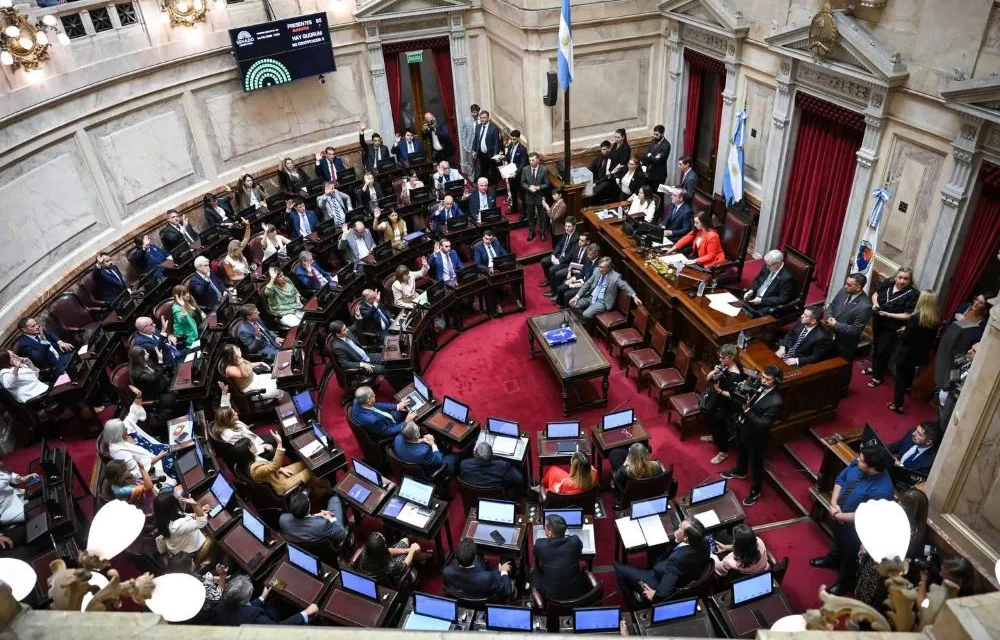 Los senadores pasarán a cobrar más de 11 millones de pesos en medio del profundo deterioro salarial que sufren los trabajadores