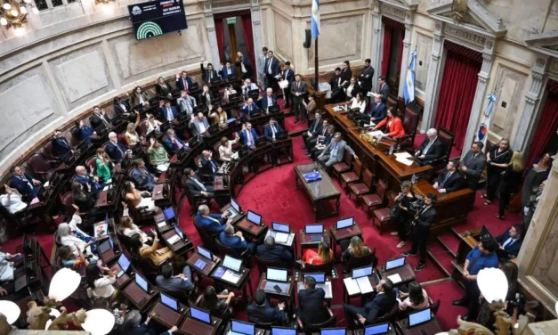 Los senadores pasarán a cobrar más de 11 millones de pesos en medio del profundo deterioro salarial que sufren los trabajadores