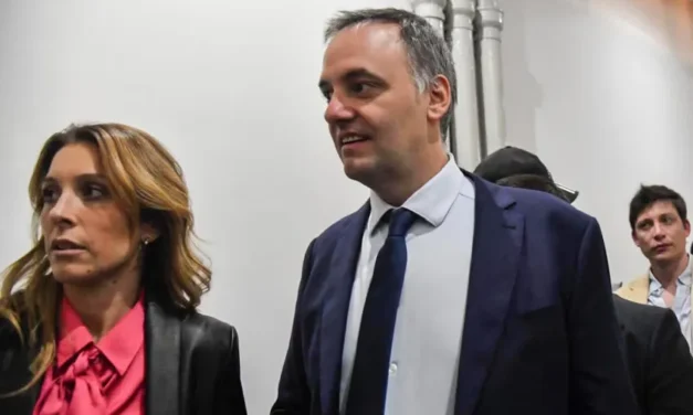 Patrimonio de Adorni en la mira: compró un departamento por u$s 230.000 con una hipoteca privada