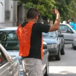 Llaryora impulsará una ley que prohíba a los «naranjitas» ilegales y a los limpiavidrios