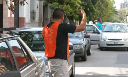 Llaryora impulsará una ley que prohíba a los «naranjitas» ilegales y a los limpiavidrios