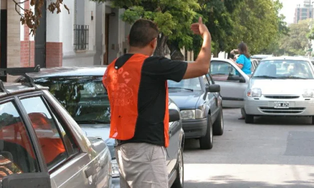 Llaryora impulsará una ley que prohíba a los «naranjitas» ilegales y a los limpiavidrios