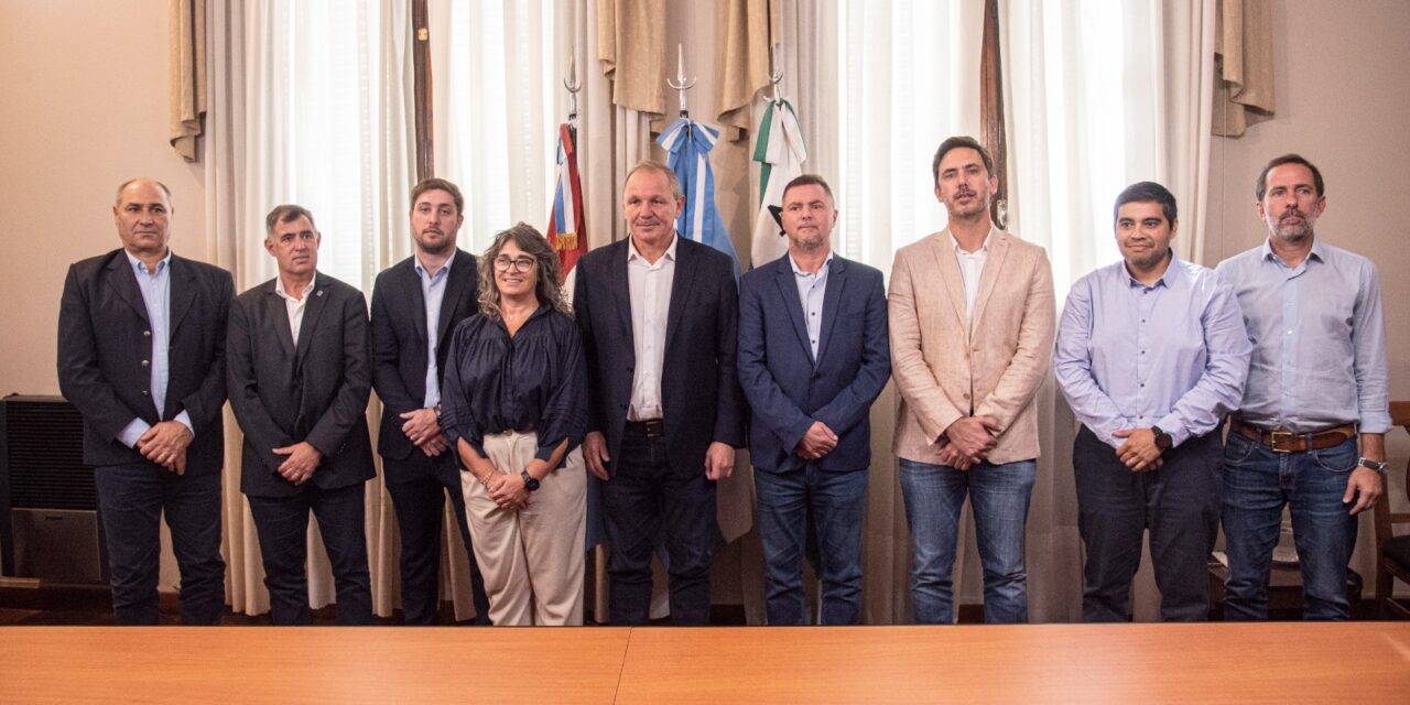 De Rivas anunció una reducción de cargos políticos y reestructuración de gabinete