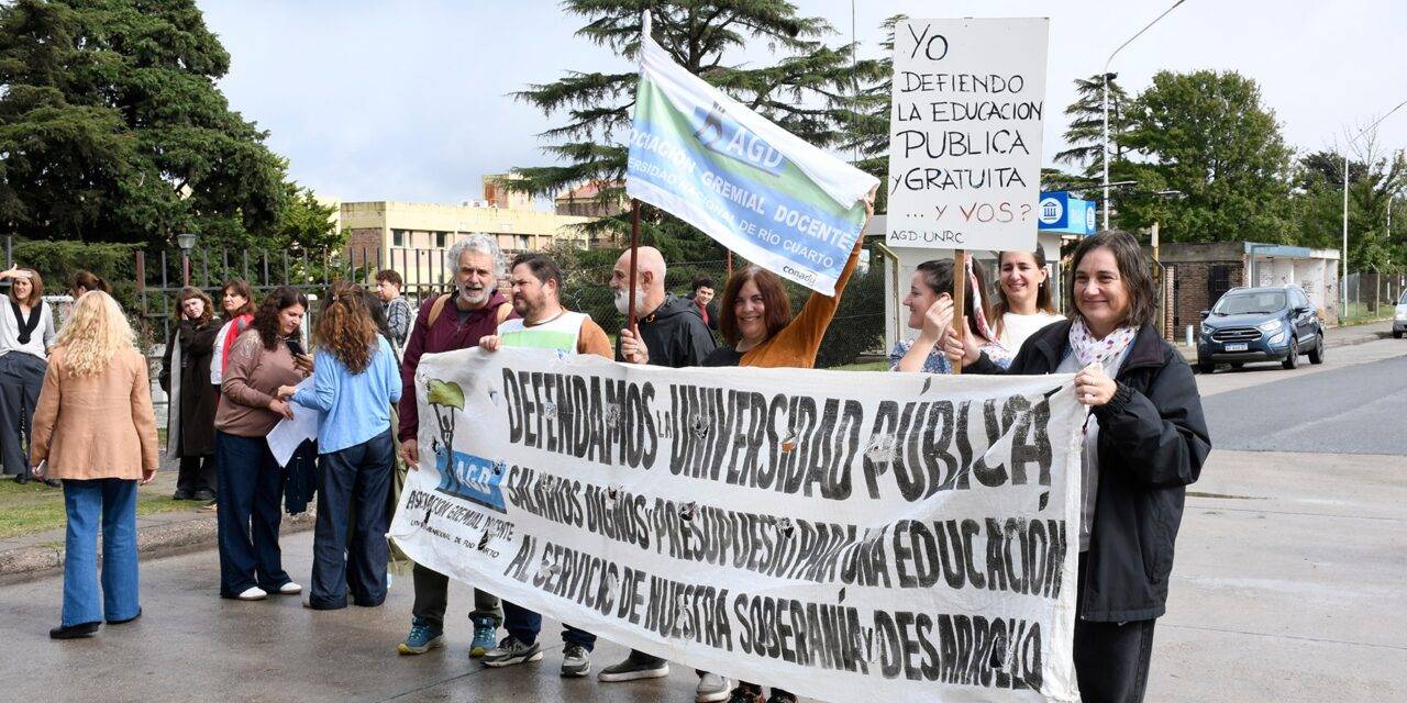 “La universidad no se apaga”: jornada de protesta en la UNRC por el financiamiento educativo