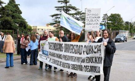 “La universidad no se apaga”: jornada de protesta en la UNRC por el financiamiento educativo