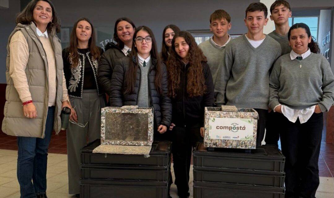 Buchardo: Entregaron composteras a estudiantes del Instituto Hipólito Bouchard