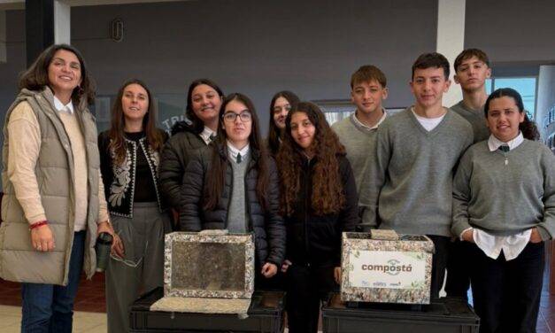 Buchardo: Entregaron composteras a estudiantes del Instituto Hipólito Bouchard
