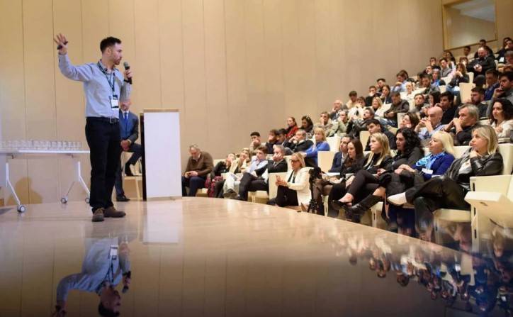 Una startup argentina lleva la inteligencia artificial a PyMEs en 19 países