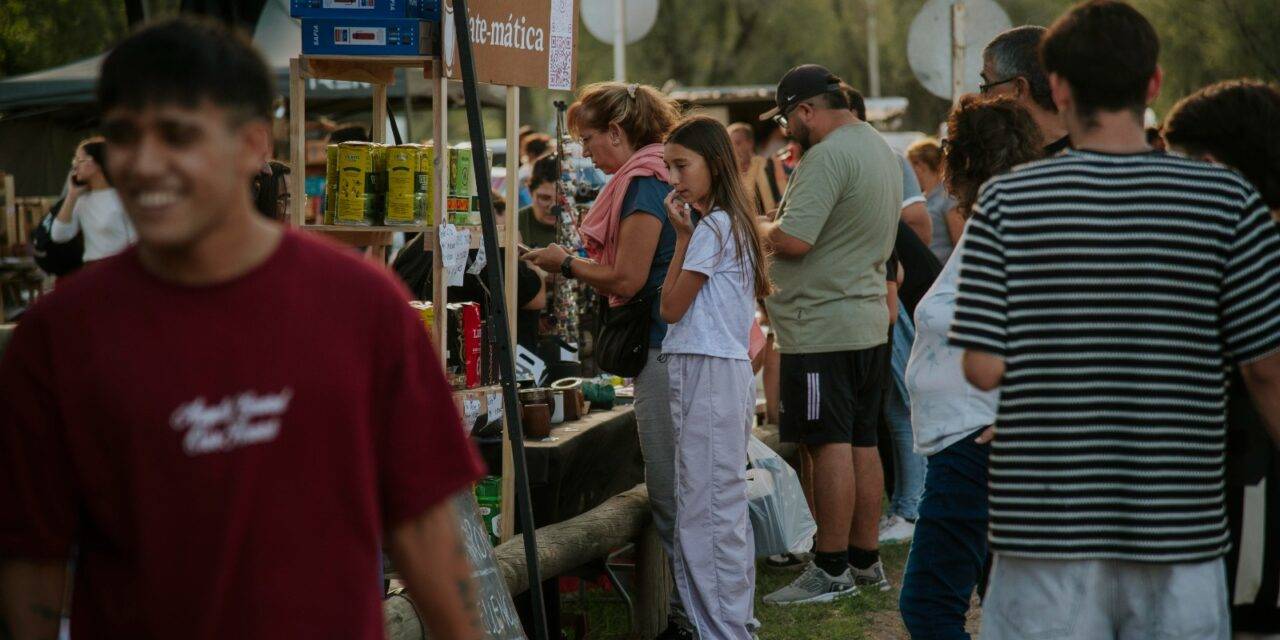 Una multitud acompañó una nueva edición de la feria El Reventón en el parador del Río