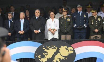 Córdoba homenajeó a los veteranos y caídos en la Guerra de Malvinas