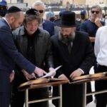 Milei inició su gira en Israel con una visita al Muro de los Lamentos