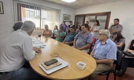 Familias de Los Cisnes recibieron escritura