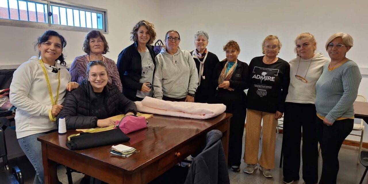 Bulnes: comenzaron los talleres de inglés y costura en el Foro Cívico Cultural Municipal