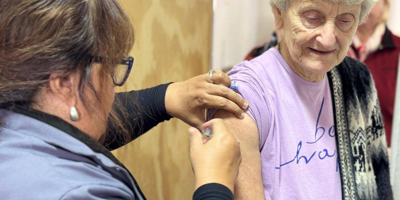 Villa Nueva realizó una jornada de vacunación antigripal para adultos mayores