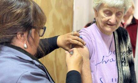 Villa Nueva realizó una jornada de vacunación antigripal para adultos mayores