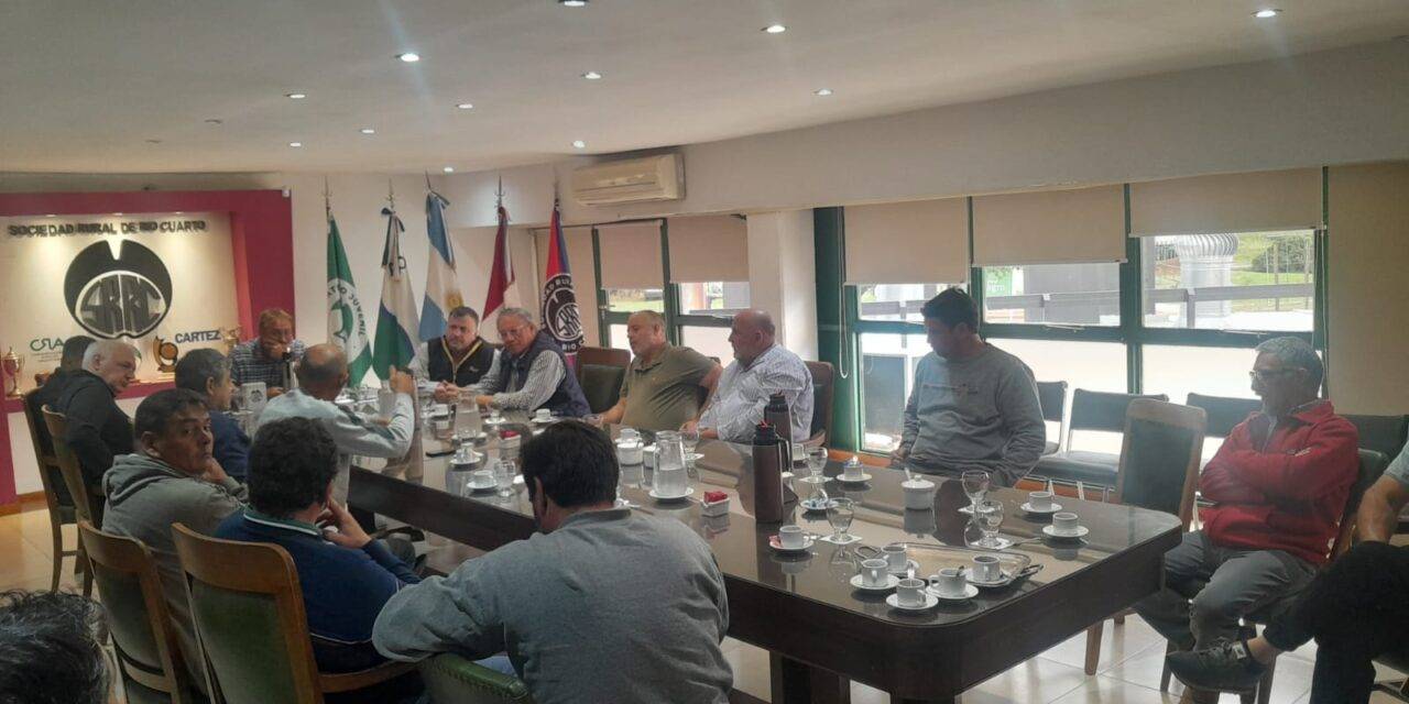 La Sociedad Rural de Río Cuarto recibió a transportistas y propuso libre contratación con precios de referencia
