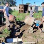 Estudiantes de Huinca Renancó construyen una vivienda como parte de su formación técnica