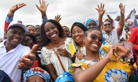 León XIV exhortó a enfrentar los desafíos sin miedo