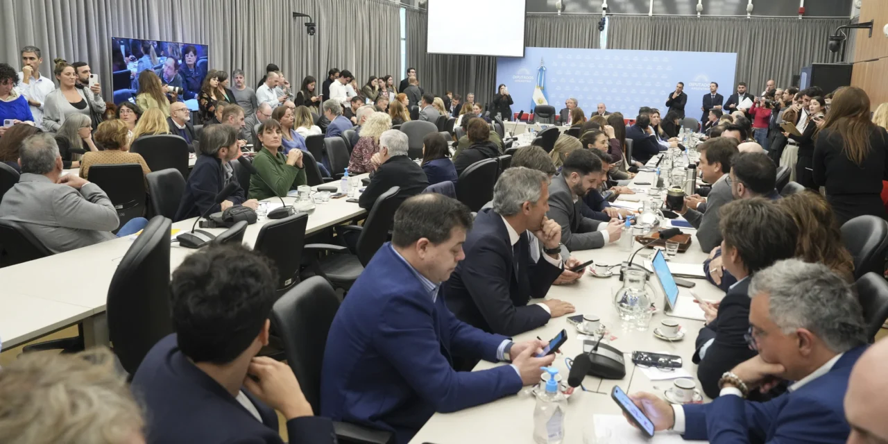 Con el apoyo de sus aliados, el oficialismo obtuvo dictamen de mayoría para reformar la Ley de Glaciares