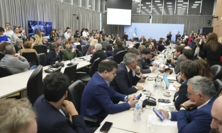 Con el apoyo de sus aliados, el oficialismo obtuvo dictamen de mayoría para reformar la Ley de Glaciares