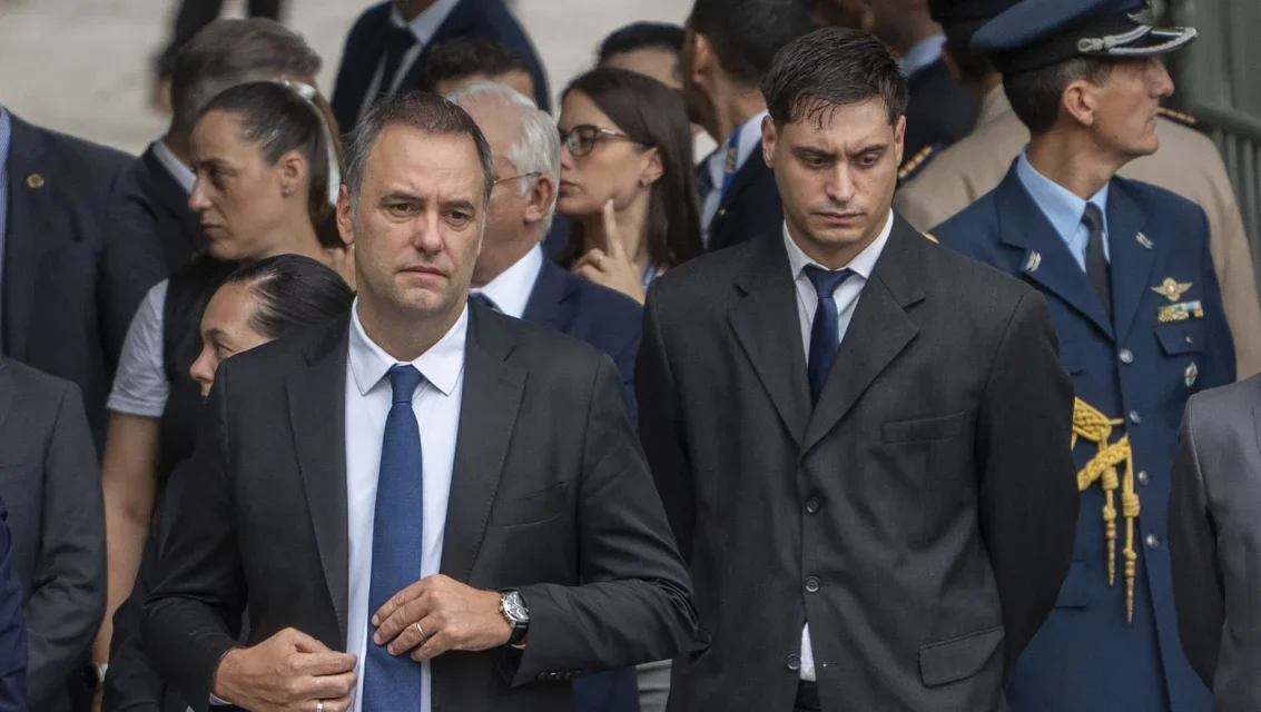 Cercado por investigaciones judiciales, Adorni responde este miércoles 4.800 preguntas en Diputados