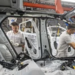 La industria cayó un 12% en el primer bimestre y la mayor baja fue en el sector automotriz que se hundió casi 25%