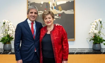 Caputo anunció un giro de 1.000 millones de dólares del FMI para fortalecer las reservas