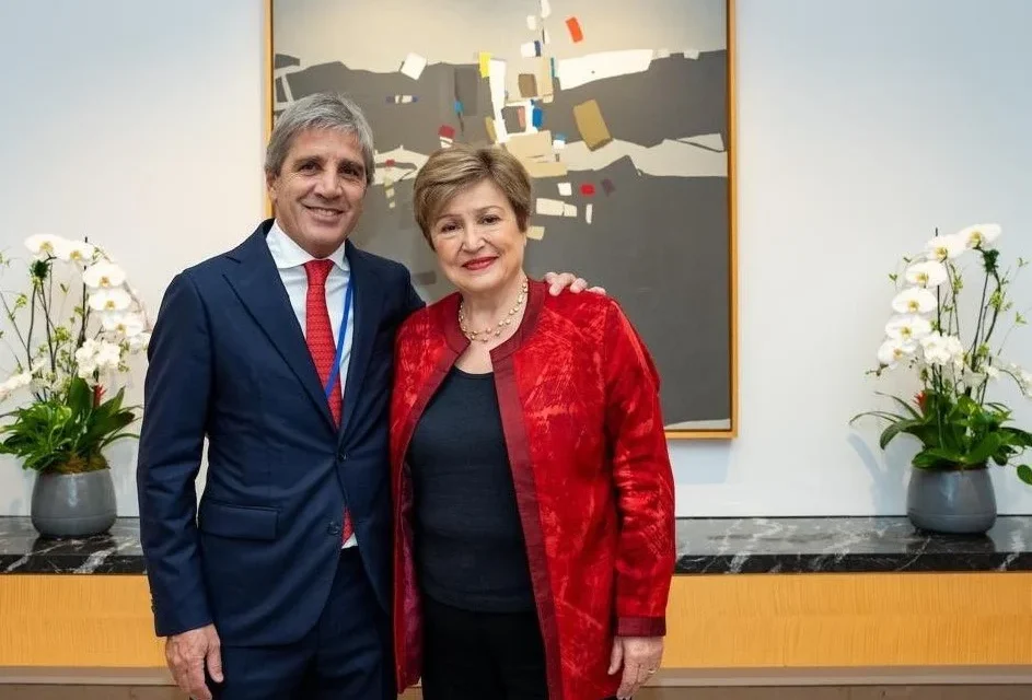 Caputo anunció un giro de 1.000 millones de dólares del FMI para fortalecer las reservas