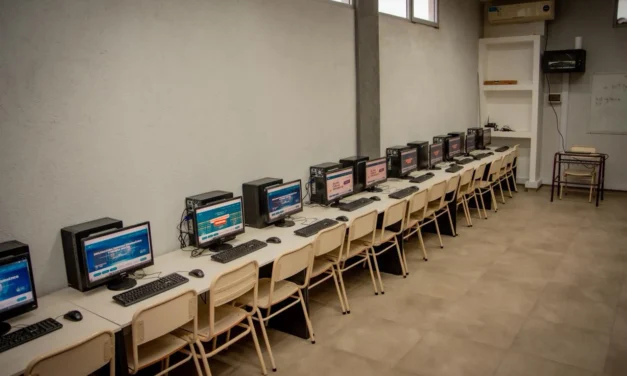 La UNRT inauguró un laboratorio de informática y fortalece la educación tecnológica