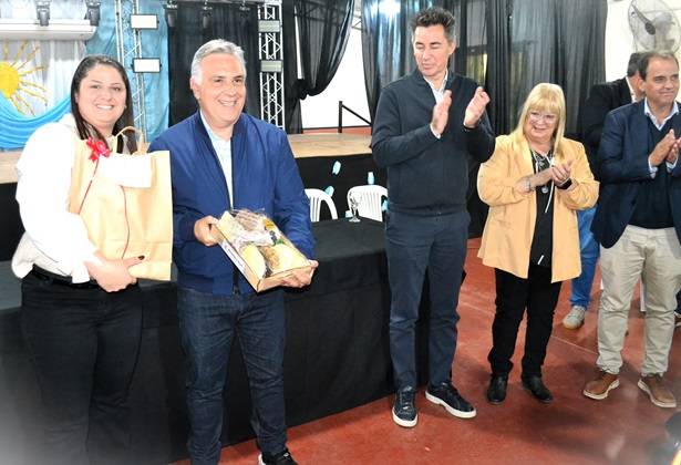 En Bengolea, Llaryora anunció inversione por más de $350 millones para obras, viviendas y seguridad