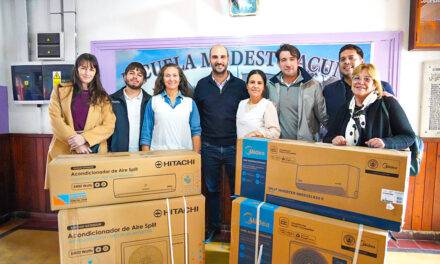 Programa Manos: dos escuelas de Río Tercero recibieron insumos