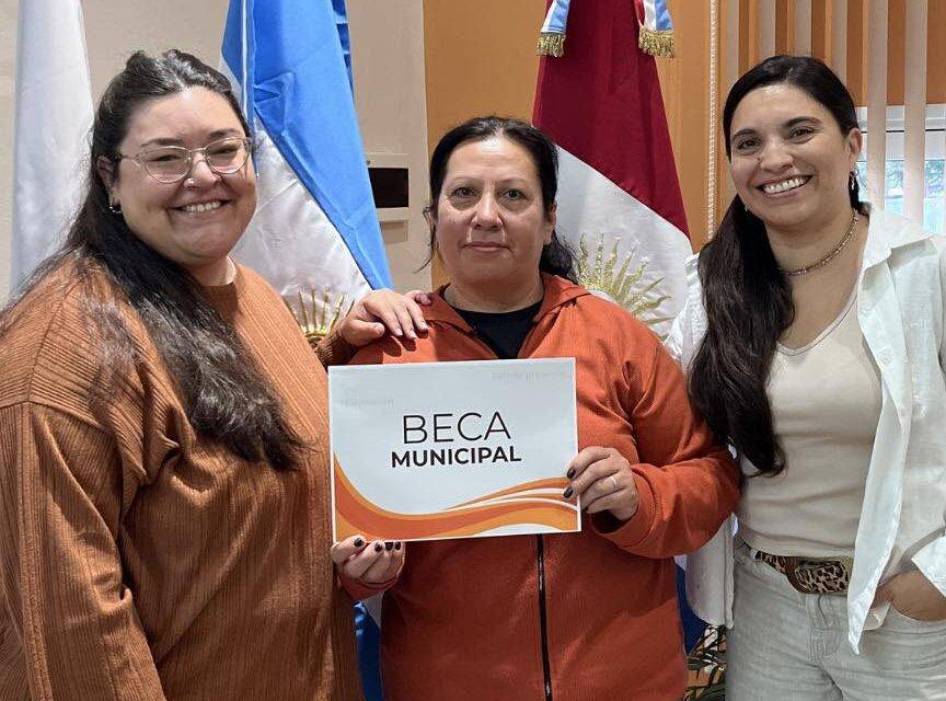 Santa Eufemia fortalece el acompañamiento educativo con nuevas becas para estudiantes