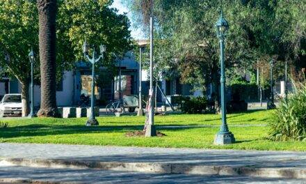 Adelia María avanza con mejoras en la iluminación de la Plaza Sarmiento