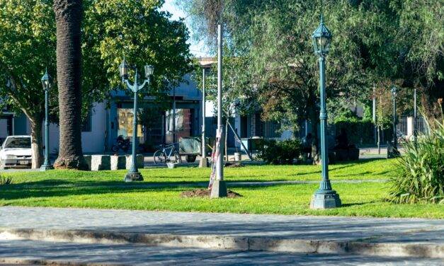 Adelia María avanza con mejoras en la iluminación de la Plaza Sarmiento