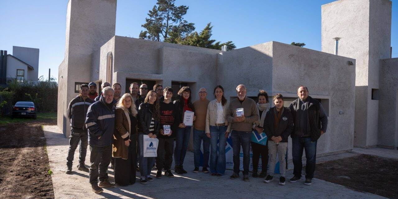 Almafuerte concretó una nueva entrega de viviendas del plan “Tu Casa I”