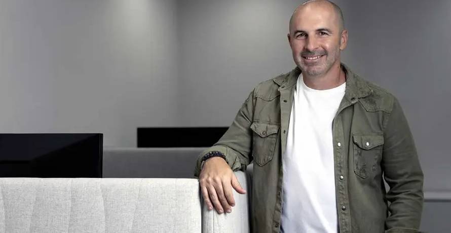 Un argentino creó una plataforma de IA para publicidad digital y hoy opera junto a gigantes tecnológicos
