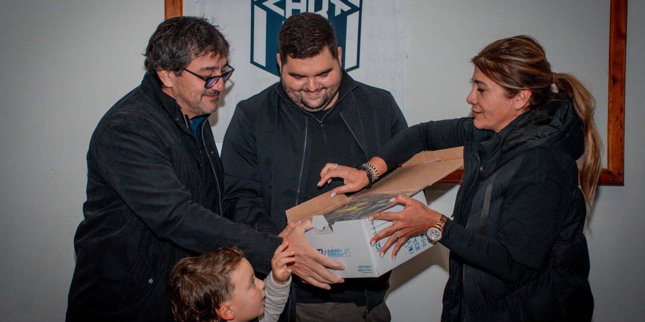 Río Tercero fortalece la seguridad en los clubes con capacitaciones en RCP y entrega de desfibriladores