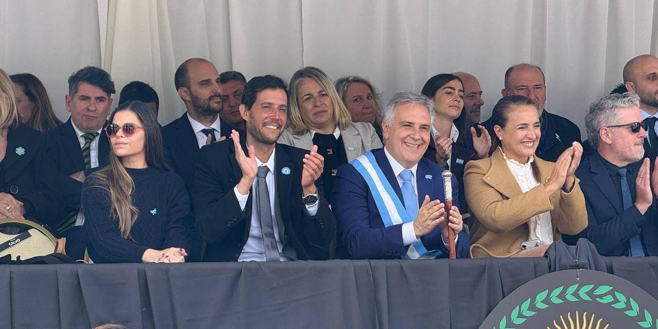 Villa Nueva vivió un histórico 25 de Mayo: más de 20 mil personas acompañaron el gran Desfile Patrio Cívico Militar del Bicentenario