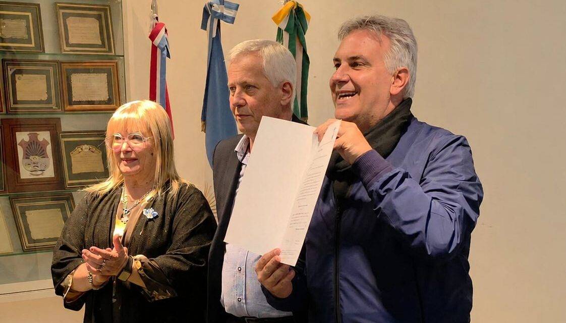 En Los Cisnes, Llaryora inauguró obras y entregó aportes para el fortalecimiento institucional