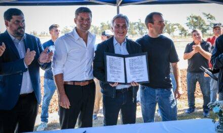 Un hito deportivo para Laboulaye: Llaryora inauguró una cancha de hockey olímpica