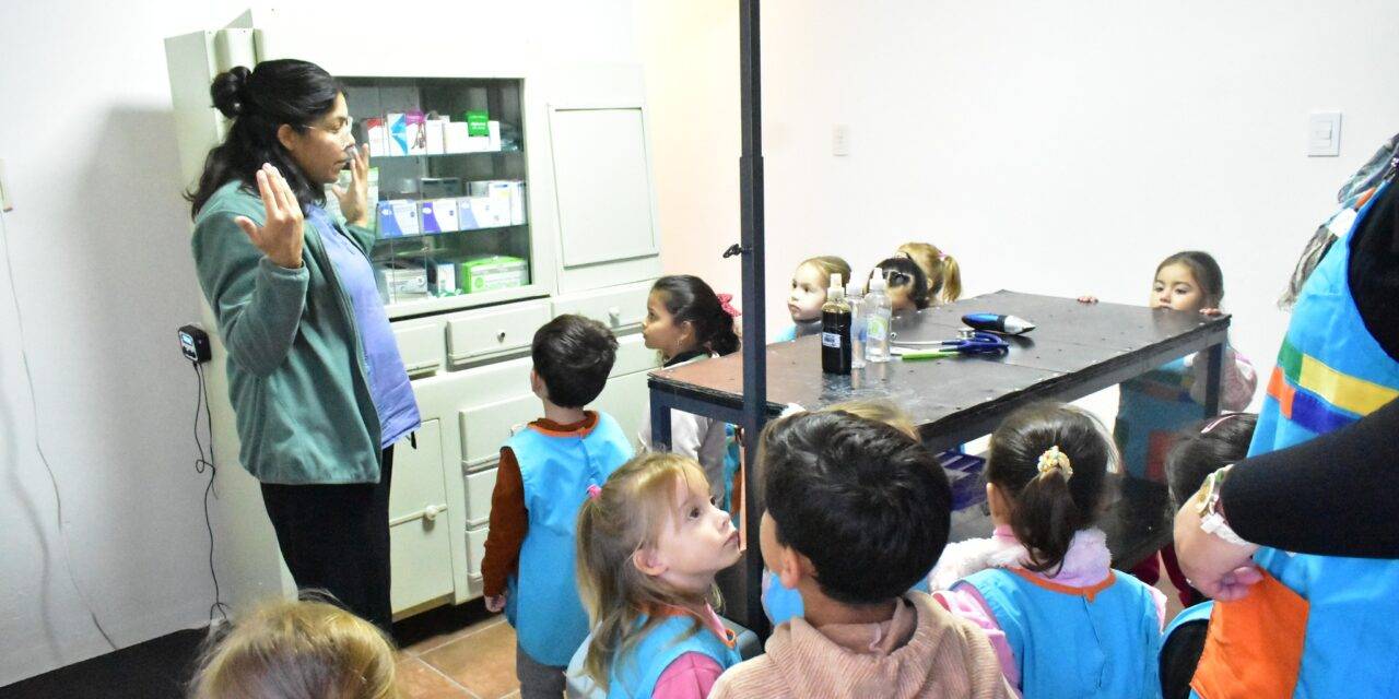 Monte de los Gauchos: estudiantes visitaron el Centro de Castración en el Día del Animal