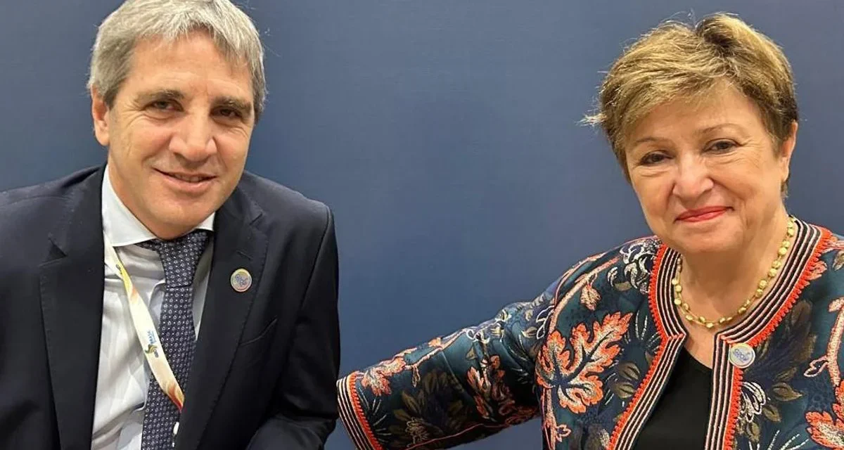 El FMI le pide al Gobierno aumentar el monotributo y que más trabajadores paguen el Impuesto a las Ganancias