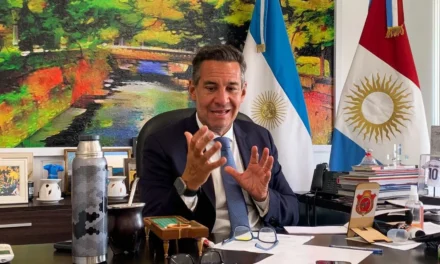 Siciliano cruzó a De Loredo: lo acusó de «hipócrita» por su silencio frente a las políticas de Milei