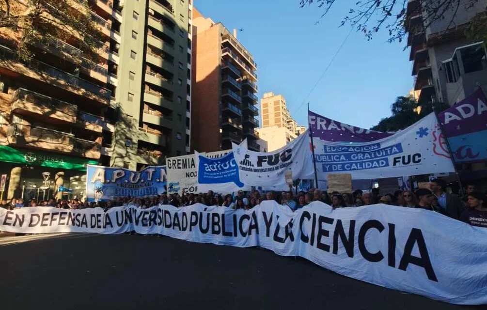 Con una multitudinaria marcha, la defensa de la universidad pública volvió a las calles en Córdoba