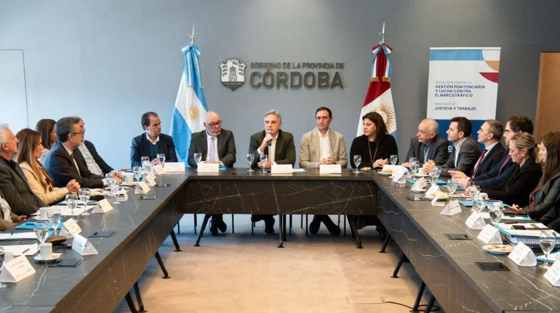 Llaryora encabezó el lanzamiento de la Mesa Provincial de Análisis de Narcocriminalidad