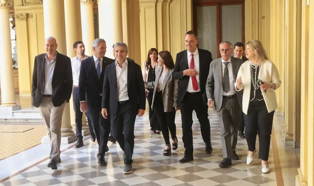 Milei volvió a ratificar a Adorni ante sus ministros y busca acelerar el plan de gestión