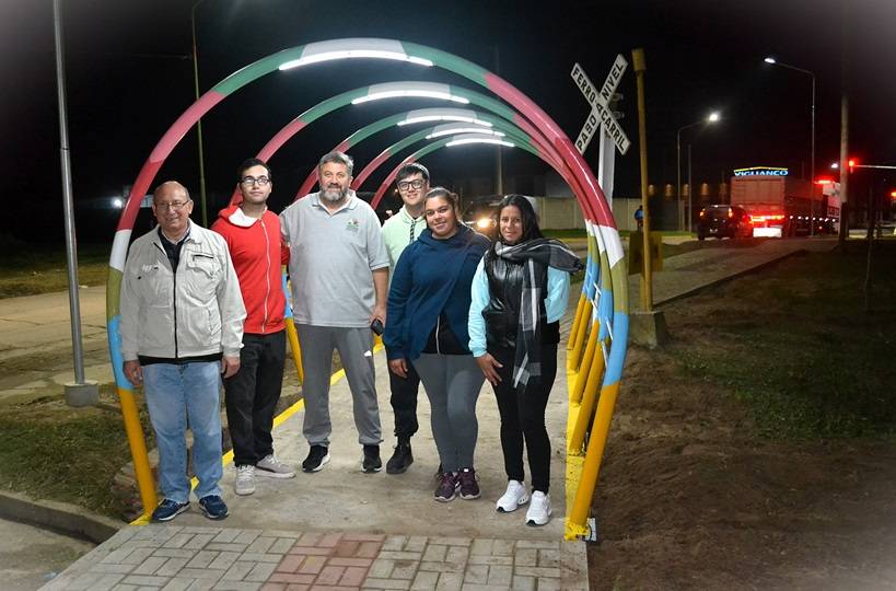 Ucacha habilitó una nueva vereda y dársena para colectivos en el sector este de la localidad
