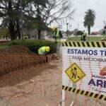 Arias: Iniciaron los trabajos de renovación lumínica en la Plaza 25 de Mayo