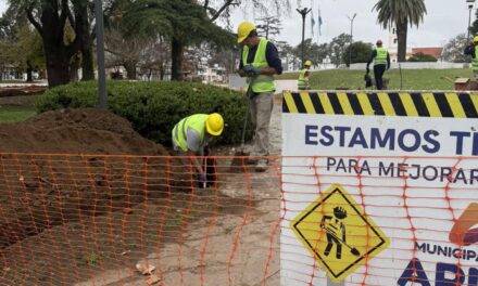 Arias: Iniciaron los trabajos de renovación lumínica en la Plaza 25 de Mayo