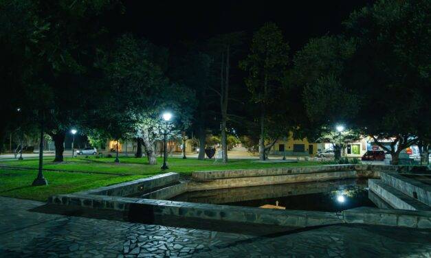 Adelia María completó la primera etapa de la renovación del alumbrado en Plaza Sarmiento